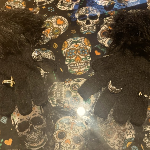 A N N  T A Y L O R  Faux Fur Gloves🧤‼️FREE Pink Touchscreen gloves w/purchase‼️ - Picture 1 of 10